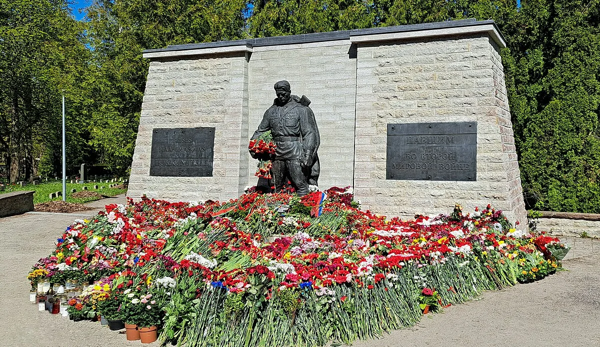 Памятник «Бронзовый солдат»