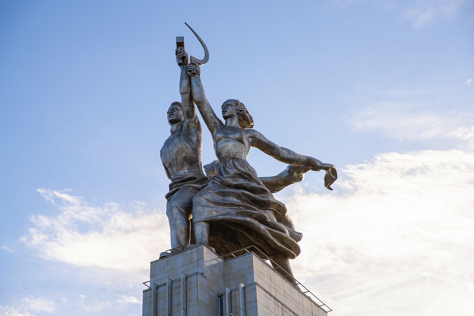 Рабочий и колхозница