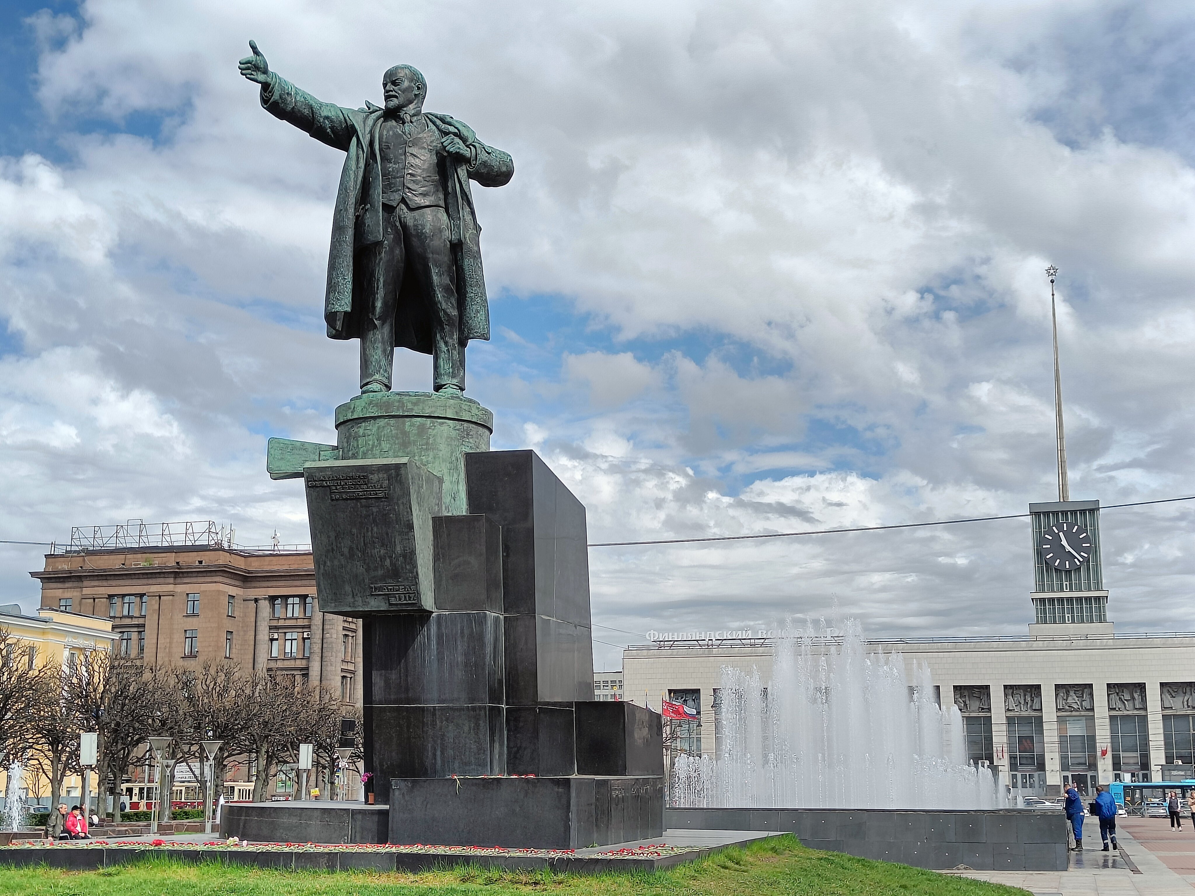 Памятник Ленину